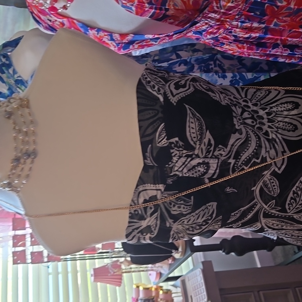 White House Black Market Elegant Black and White Floral Print Dress. - Picture 14 of 15